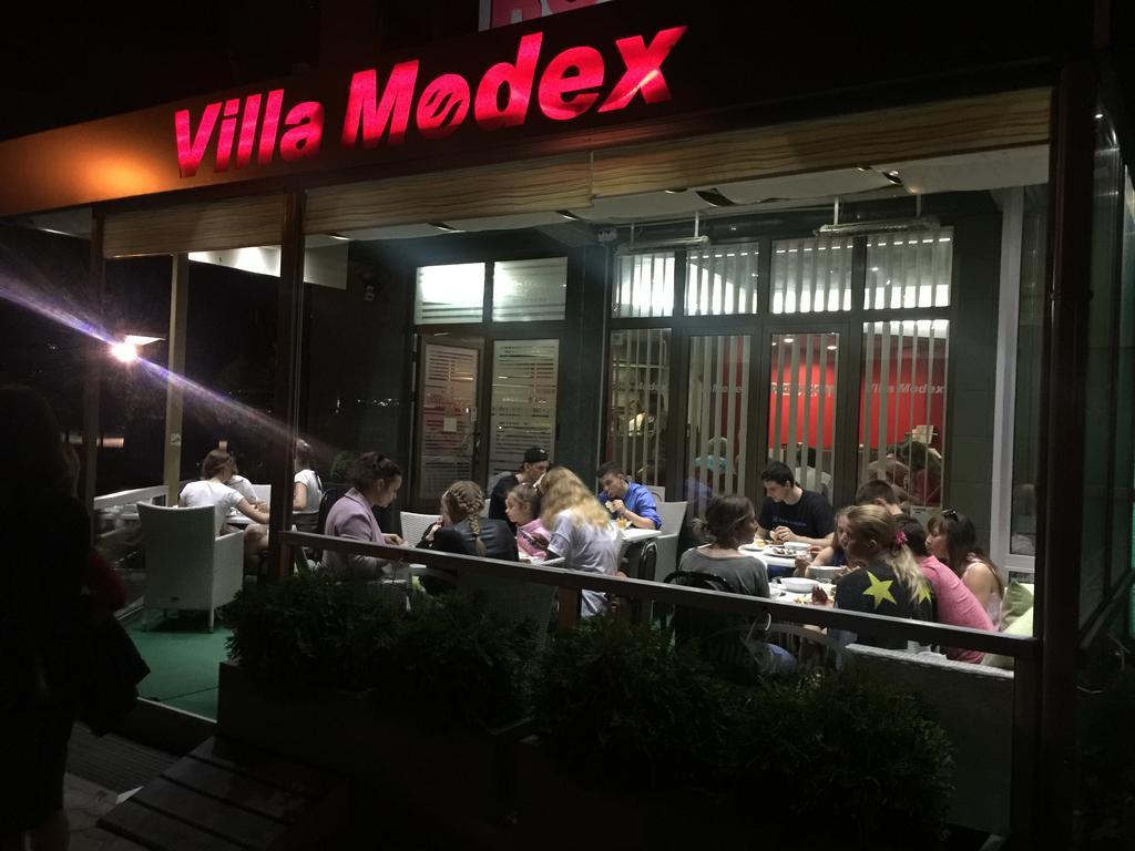 Guesthouse Villa Modex ปาราชิน ภายนอก รูปภาพ