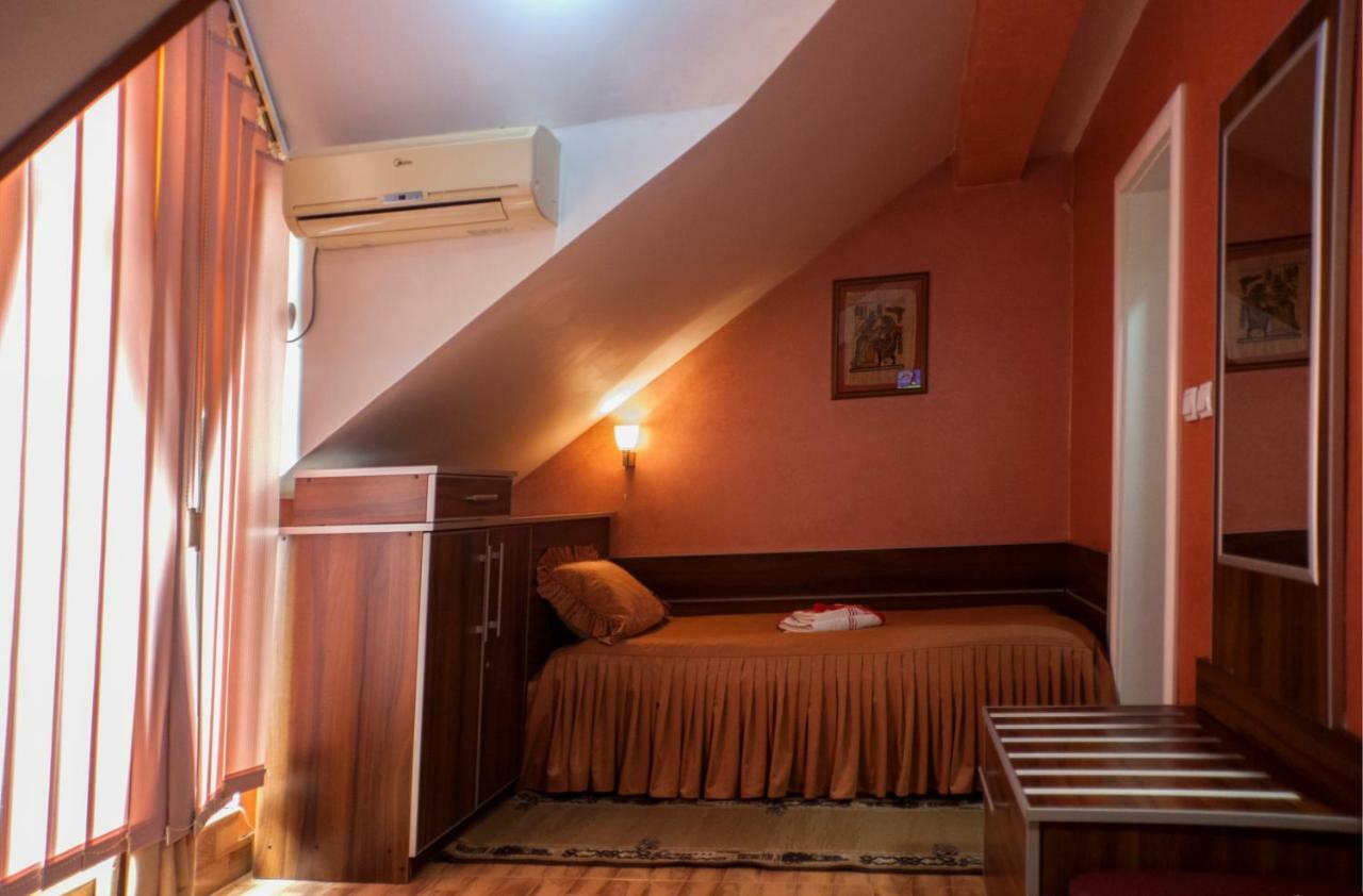 Guesthouse Villa Modex ปาราชิน ภายนอก รูปภาพ