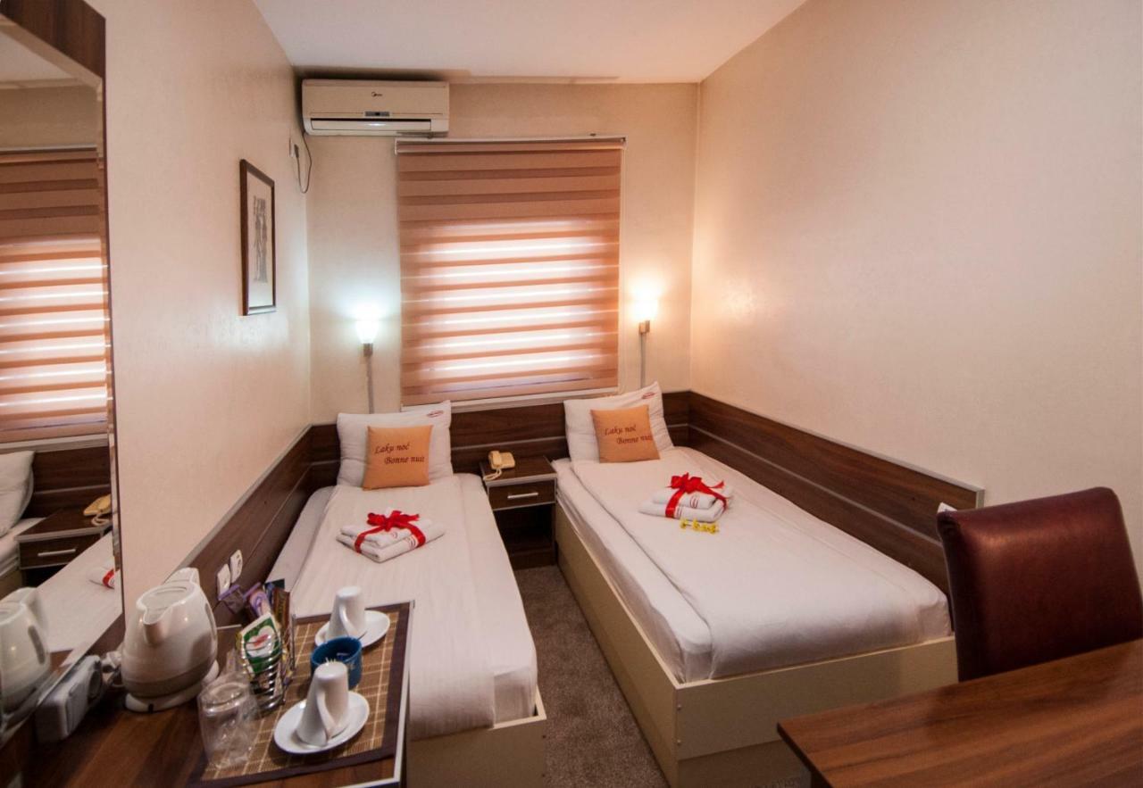 Guesthouse Villa Modex ปาราชิน ภายนอก รูปภาพ