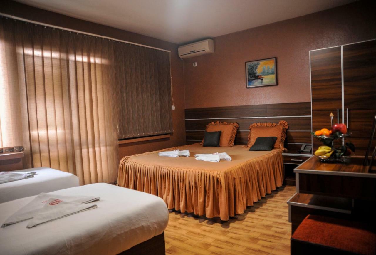 Guesthouse Villa Modex ปาราชิน ภายนอก รูปภาพ